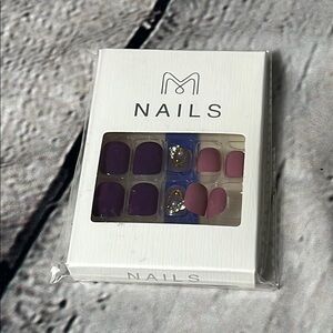 Elegant Purple and Pink Press-On Nails with Gold Details